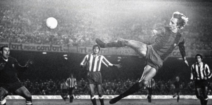 El mítico gol de espuela de Johan Cruyff